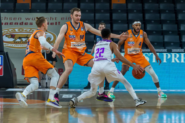 球与前场高 球与前场高